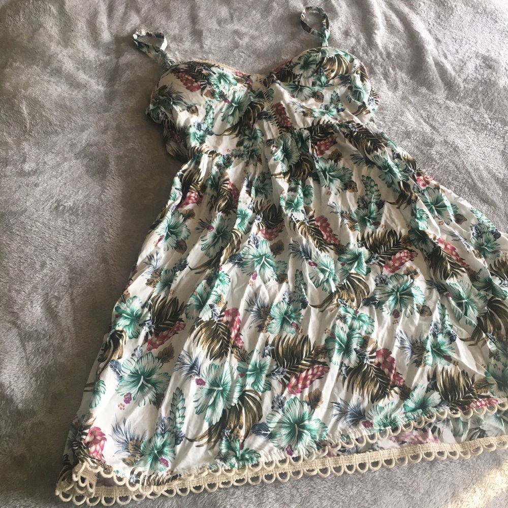 Indikah Tropical Floral Print Open Back Mini Dress - Picture 2 of 4